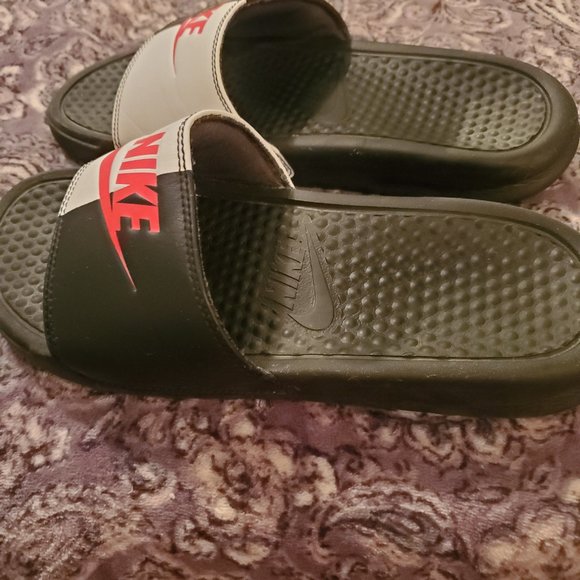 Nike Slide - Picture 2 of 6